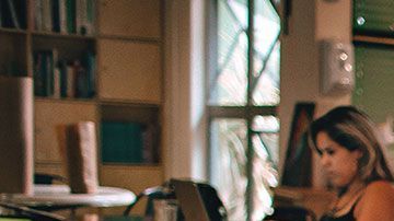 Las bromas en la oficina permiten salir de la rutina laboral pero no hay que exagerar.