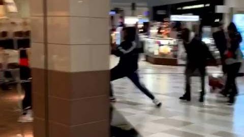 Unas 12 personas se vieron involucradas en la trifulca.
