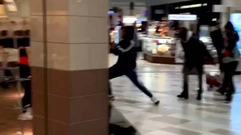 Unas 12 personas se vieron involucradas en la trifulca.