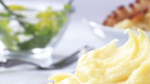 Uno de los mejores consejos es agregar lácteos de calidad al puré de papa.