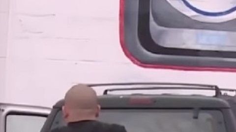 Los agentes arrestaron al joven cuando viajaba de Colorado a Chicago.