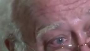 Aunque dudó seguir con su tradición, optó por regalarle felicidad a más niños.