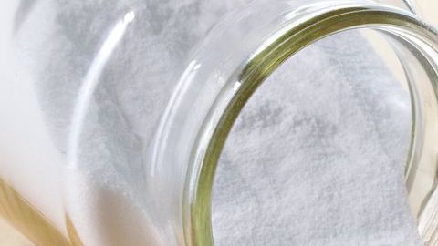 El bicarbonato de sodio es un producto que se deriva de un proceso químico, su uso recomendado es enfocado en la limpieza del hogar y panadería.