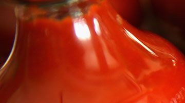 La recomendación es no abrir las botellas que se sienten hinchadas.