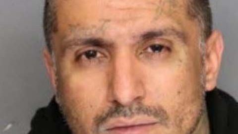 Las autoridades arrestaron a Valenzuela, de 35 años.