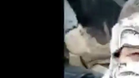 VIDEO: Sicario del CJNG se exhiben con arsenal y a bordo de trocas