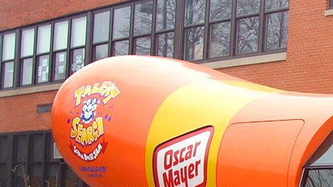 La empresa capacitará a la persona seleccionada para conducir el peculiar vehículo.