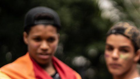 Lo usan personas que no se identifican con el género femenino ni masculino.