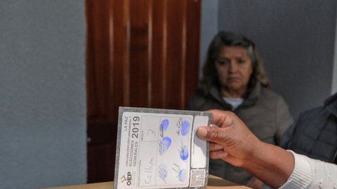 Los bolivianos deberán volver a las urnas el primer domingo de mayo.