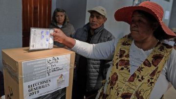 Los bolivianos deberán volver a las urnas el primer domingo de mayo.