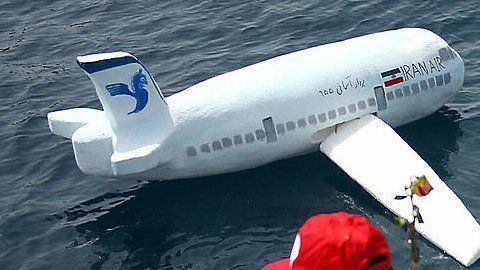 Los iraníes continúan homenajeando a las víctimas del avión derribado sobre el Golfo Pérsico en 1988.