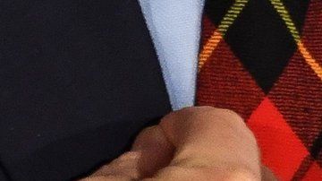 El símbolo apareció en la mano de Tom Steyer por primera vez a finales de 2017.