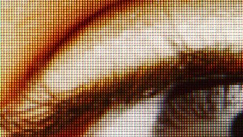 La realidad paralela muestra mensajes distintos en una misma pantalla, según quién la mire.