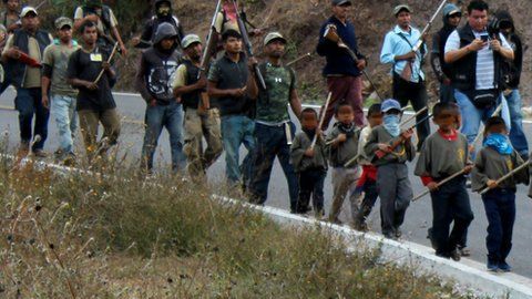 19 niños indígenas de entre 6 y 15 años marcharon con armas.