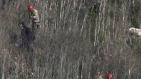 Las autoridades intentan recuperar los cuerpos en el remoto lugar donde cayó el helicóptero.