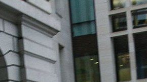 Se calcula que Navinder Sarao obtuvo US$40 millones sin moverse de su habitación.