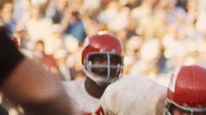 El primer campeonato fue entre los Kansas City Chiefs y los Green Bay Packers, el 15 de enero de 1967.