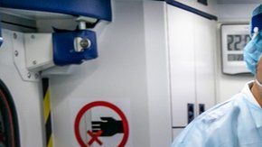 La genética también juega un papel fundamental en esta enfermedad.