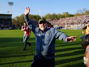 Maradona nos mostró su baile de la victoria.