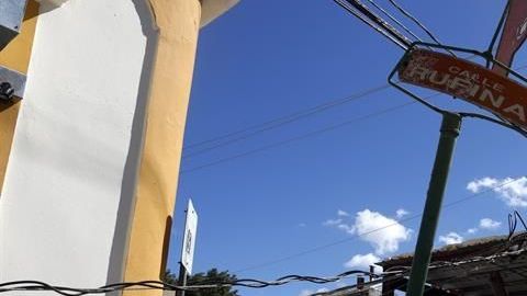 Vista de unas casas derrumbadas por la fuerza del sismo de magnitud 6,4 en Guayanilla (Puerto Rico).