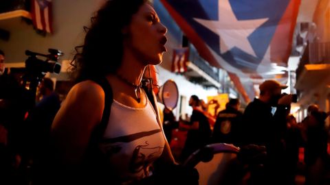 Los boricuas continuan las protestas contra el Gobierno por el mal manejo de suministros y la corrupción.