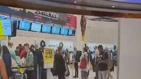 Aeropuertos locales cancelaron vuelos.