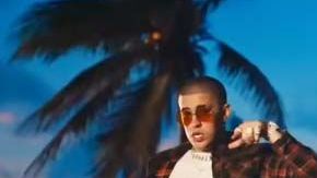 Bad Bunny lanza tema en homenaje a Kobe Bryant.