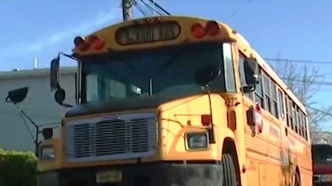 El hecho ocurrió en un bus escolar