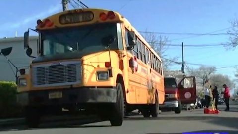 El hecho ocurrió en un bus escolar