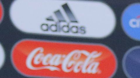 El futbolista ama la fiesta y a las mujeres.