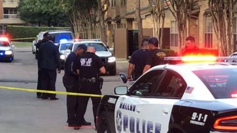 Se vive una violenta madrugada en Dallas.