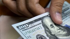 Los hispanos tienen un ingreso promedio de $46,000 dólares anuales.