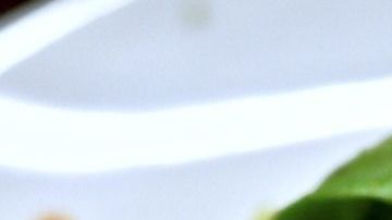 Algo extraño notó entre las lechugas.