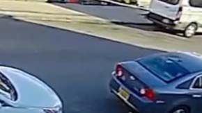 Las imágenes de una cámara  de seguridad muestran el fatal empujón a Edgard Moncayo,