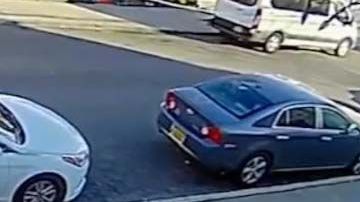 Las imágenes de una cámara  de seguridad muestran el fatal empujón a Edgard Moncayo,