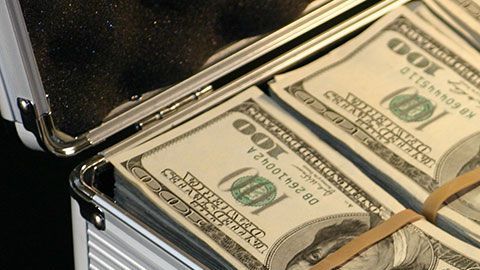 El banco recompensará al hombre con una suma de dinero.