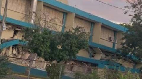 Daños en la escuela Agripina Seda, en Guánica.