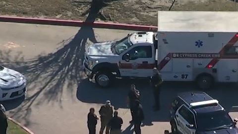 Se reportaron cuatro estudiantes heridos.