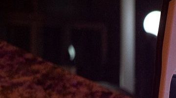 Personal médico transfier a un enfermo al hospital de la Cruz Roja de Wuhan.