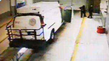 Salió junto a otros dos reos en una ambulancia,