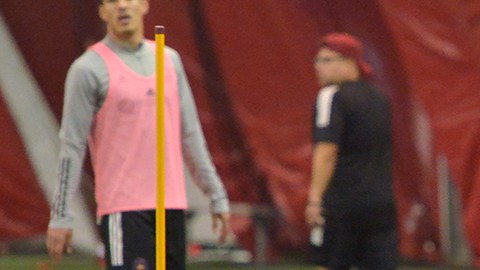 Mauricio Pineda busca hacer el equipo grande y debutar como lo hizo su hermano Víctor. (Javier Quiroz / La Raza)