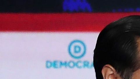 La camaradería entre Castro y Warren se vio durante algunos debates.