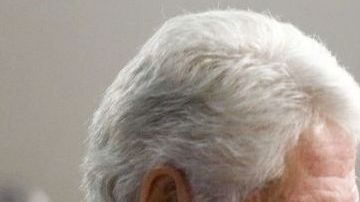 Pelosi defiende que Clinton sí permitió a testigos participar en su 'impeachment'.