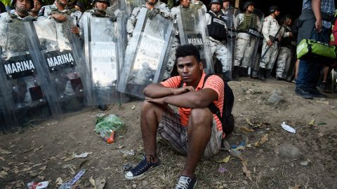 Frenados por "el muro de AMLO".