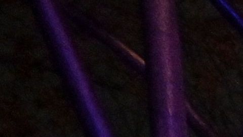 Personal sanitario conduce a un enfermo al Hospital de la Cruz Roja en Wuhan.