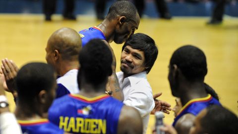 Pacquiao y Bryant en un juego en Filipinas en 2011.