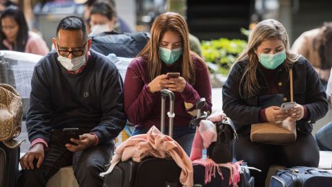 El CDC mantiene vigilancia en al menos 20 aeropuertos.