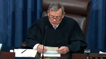 El juez Roberts preside el proceso de 'impeachment' en el Senado.