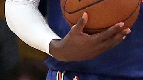 Anthony Davis tuvo que salir del partido par someterse a unas radiografías.