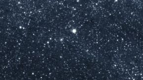 El planeta gaseoso descubierto Kepler-16b orbita alrededor de sus dos estrellas.